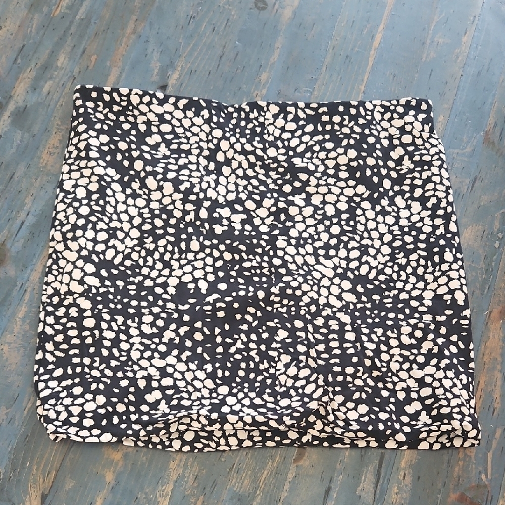 H&M Black and White Patterned Mini Skirt